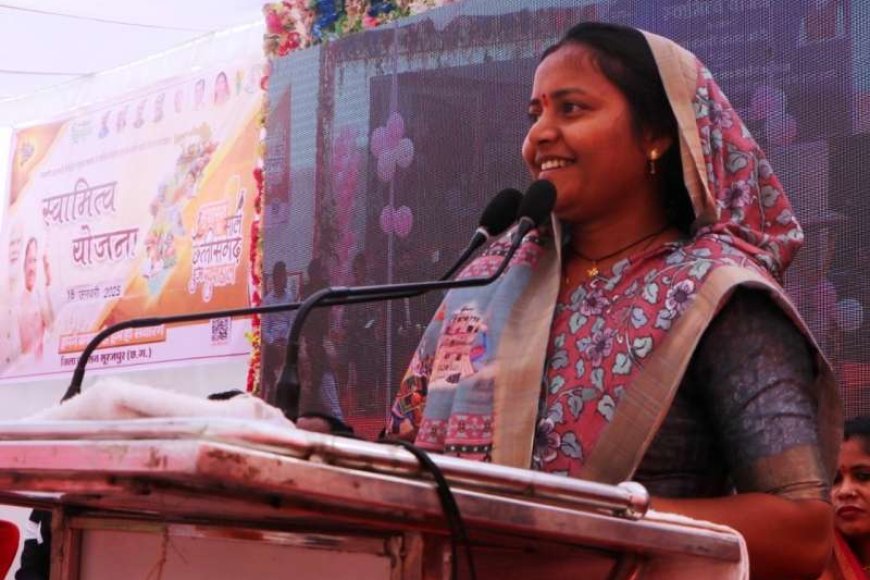 प्रधानमंत्री नरेंद्र मोदी ने वीडियो कॉन्फ्रेंसिंग से जुड़कर स्वामित्व योजना के तहत  हितग्राहियों को बांटा संपत्ति कार्ड
