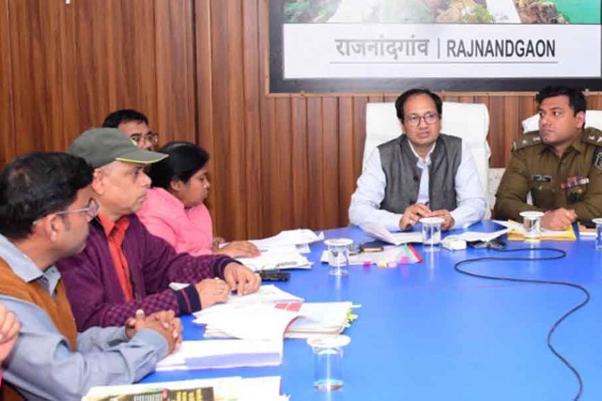 छत्तीसगढ़&राजनांदगांव-कलेक्टर-ने-बैठक-में-दिए-निर्देश,-वाहन-चलाते-समय-अनिवार्य-है-हेलमेट-और-सीट-बेल्ट