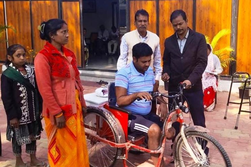 पुरेन्द्र-हुआ-अब-आत्मनिर्भर-:-मुख्यमंत्री-कैंप-कार्यालय-से-मिली-बैटरी-चलित-ट्रायसायकल