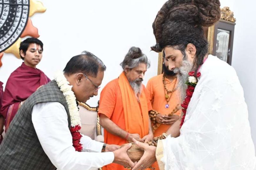 मुख्यमंत्री-विष्णु-देव-साय-से-सद्गुरु-ऋतेश्वर-जी-महाराज-ने-की-सौजन्य-मुलाकात