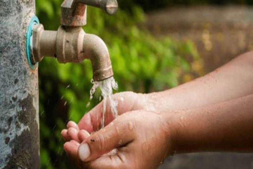 गरीबों-को-थमा-दिया-पानी-के-हजारों-रुपए-का-बिल,-नाराज-लिंगियाडीह-क्षेत्र-के-लोगों-ने-घेरा-कलेक्ट्रेट