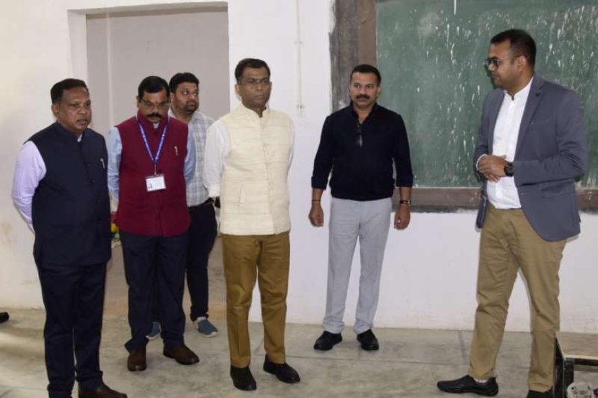राज्य-निर्वाचन-आयुक्त-अजय-सिंह-एक-दिवसीय-दौरे-पर-सरगुजा-पहुंचे