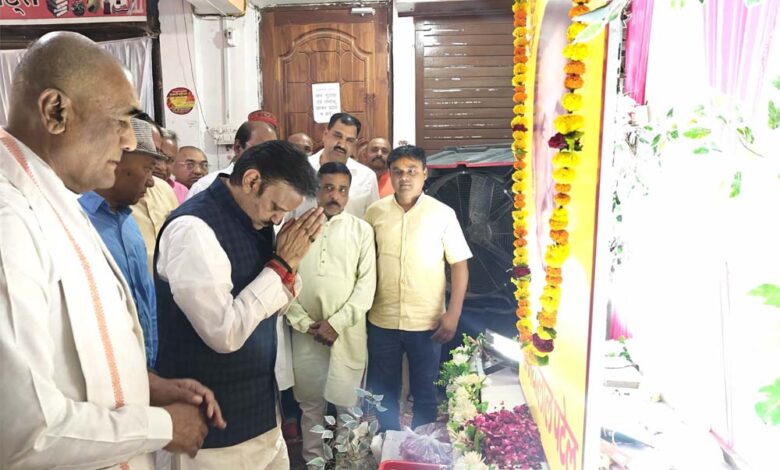 उप-मुख्यमंत्री-शुक्ल-ने-पूर्व-मंत्री-पटेल-के-पिताजी-के-निधन-पर-दी-श्रद्धांजलि