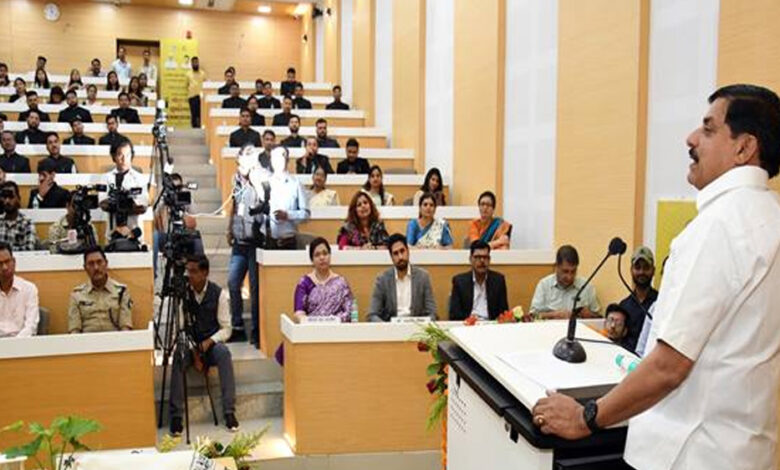 चयनित-अधिकारी-सेवा-भाव-और-सकारात्मक-मानसिकता-के-साथ-करें-अपने-अधिकारों-का-उपयोग-:-मुख्यमंत्री-डॉ.-यादव