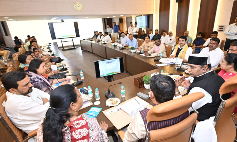 प्रदेश-में-खेलों-के-उन्नयन-के-लिये-मंत्री-सारंग-ने-ली-सभी-महापौरों-की-बैठक