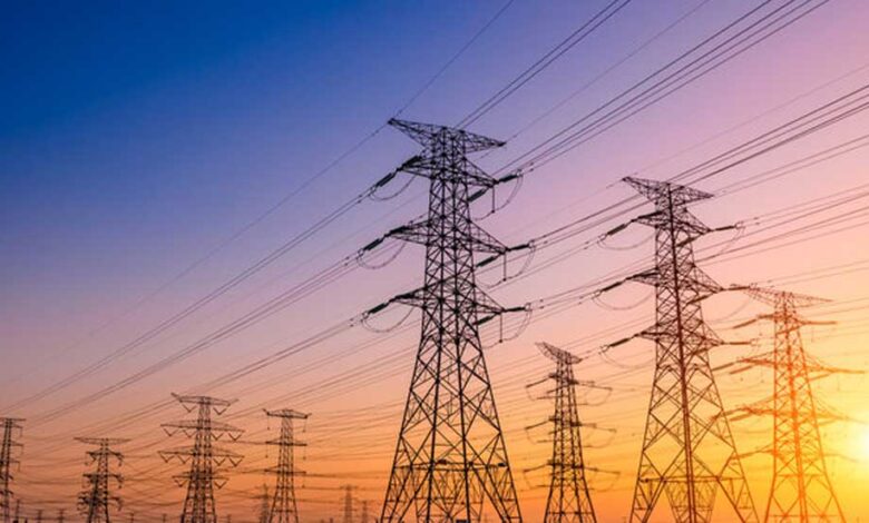 हाईटेंशन-लाइनों-से-दूर-लगाएं-फसल-और-घास-की-ढेरियां