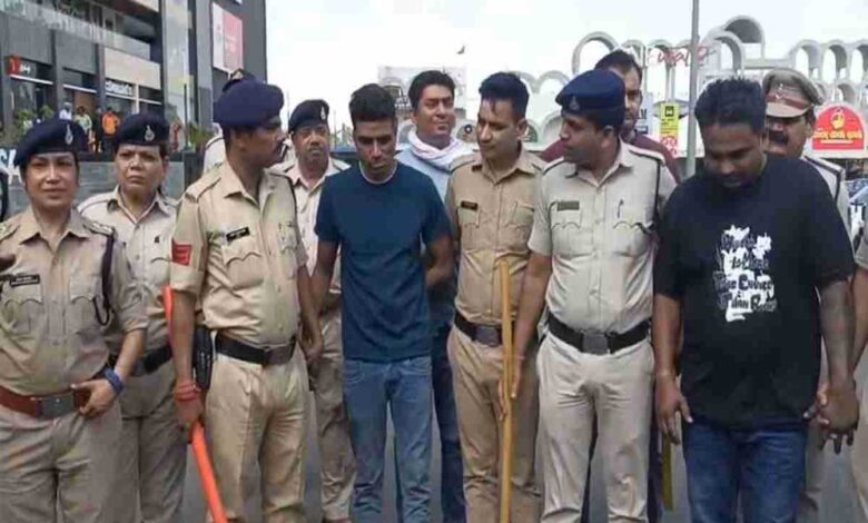 कमलापति-स्टेशन-पर-पुलिसकर्मी-की-पिटाई-करने-वाले-तीनों-आरोपी-गिरफ्तार,-पुलिस-ने-निकाला-जुलूस,-नाम-देखकर-किया-था-हमला