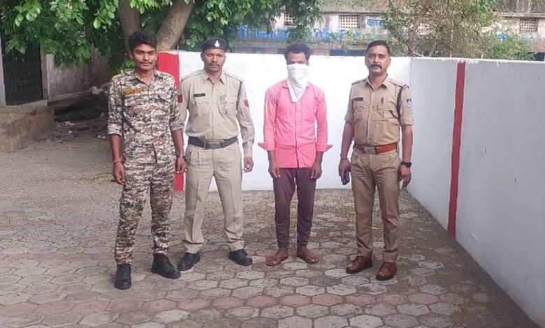 चौकी-विक्रमपुर-पुलिस-ने-2-साल-पुराने-वसूली-प्रकरण-के-फरार-स्‍थाई-वांरटी-रतन-सिंह-पट्टा-को-कस्‍बा-समनापुर-से-किया-गिरफ्तार