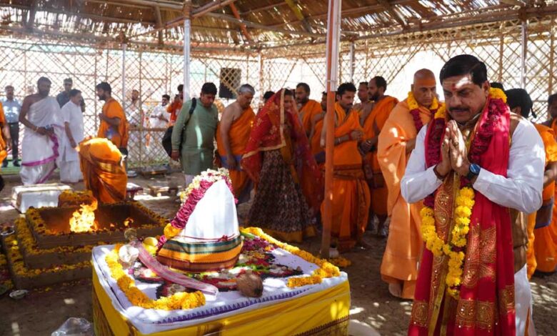 मुख्यमंत्री-आचार्य-शंकर-प्राकट्य-उत्सव-के-लिए-एकात्म-धाम-पहुंचे,-‘एकात्म-धाम’-पुस्तक-का-किया-विमोचन