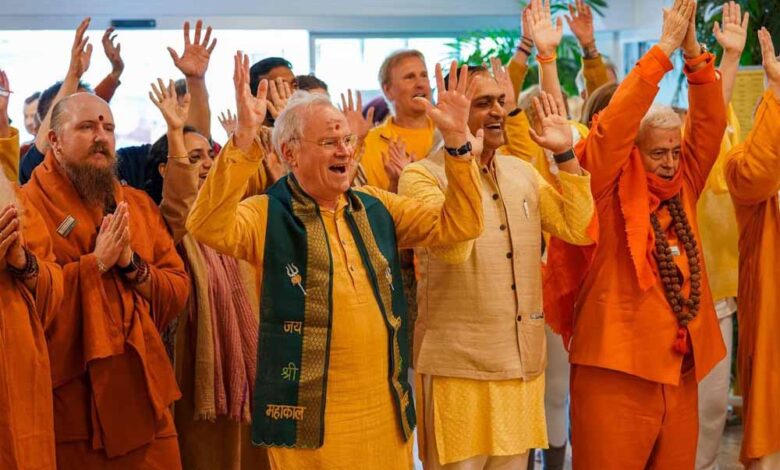 योग-का-मूल-संदेश-है,-वसुधैव-कुटुंबकम्-:-आयुष-मंत्री-परमार