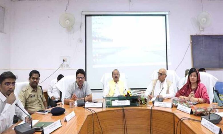 कुटीर-एवं-ग्रामोद्योग-राज्यमंत्री-जायसवाल-ने-की-सीधी-जिले-में-योजनाओं-के-क्रियान्वयन-की-समीक्षा