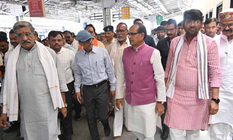 केंद्रीय-मंत्री-शिवराज-सिंह-चौहान-ने-किया-विदिशा-रेलवे-स्टेशन-का-निरीक्षण