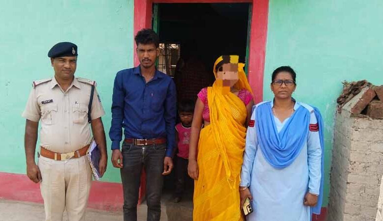 थाना-राजेन्द्रग्राम-दो-साल-बाद-गुमसुदा-को-दस्तयाब-कर-परिजनों-के-किया-गया-सुपुर्द