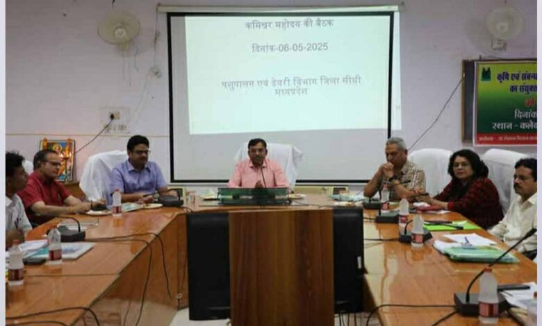 कृषि-और-उससे-जुड़े-विभागों-के-अधिकारी-टीम-वर्क-के-रूप-में-करें-काम-–-कमिश्नर