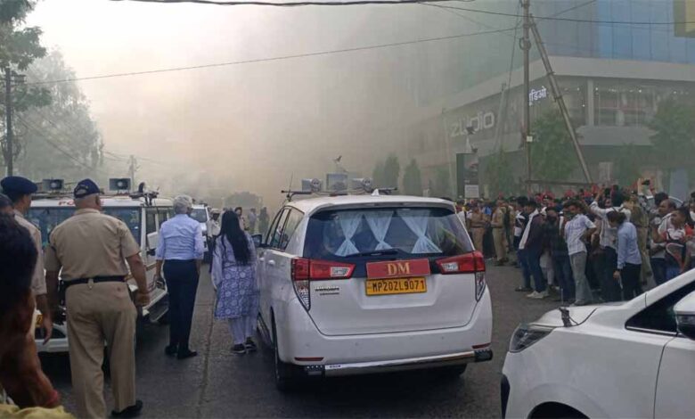 समदड़िया-माल-में-गिरे-बम,-फायर-फाइटर-ने-बुझाई-आग,-एनडीआरएफ-की-टीम-आई,-रेस्क्यु-टीम-ने-घायलों-को-सुरक्षित-निकाला