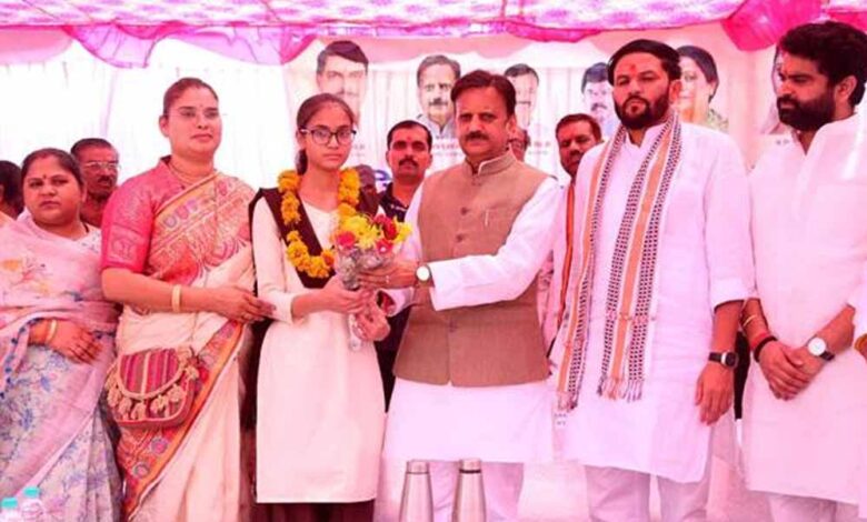 शिक्षा,-स्वास्थ्य,-रोजगार-की-उचित-व्यवस्था-करना-सरकार-का-संकल्प-:-उप-मुख्यमंत्री-शुक्ल