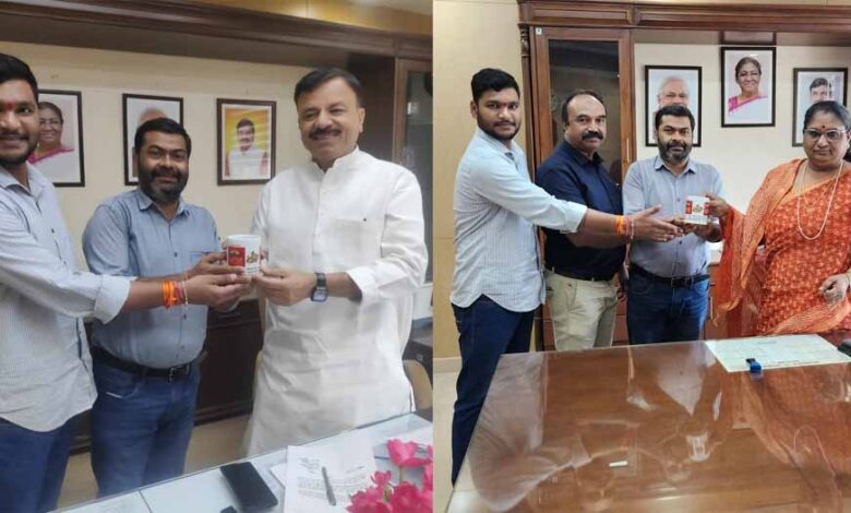 एम-पी-हलचल-टी-वी-न्यूज-चैनल-के-स्थापना-के-इक्कीस-वर्ष-पूर्ण-होने-पर-प्रदेश-भर-में-किए-स्मृति-चिन्ह-भेंट