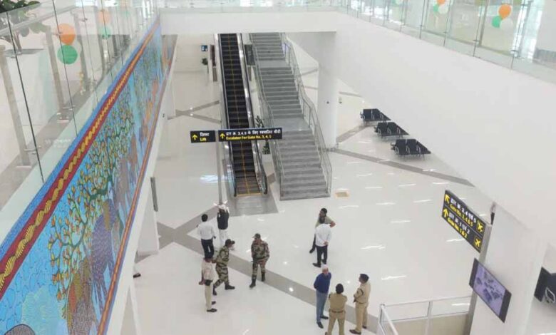 डुमना-एयरपोर्ट-पर-मचा-हड़कंप,-महिला-के-पास-मिला-प्रतिबंधित-gps