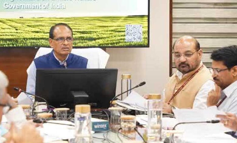कृषि-मंत्री-चौहान-ने-ली-समीक्षा-बैठक,-बोले-बार्डर-जवान-तो-किसान-और-वैज्ञानिक-भी-तैयार,-भरा-है-भंडारा
