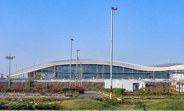 विमानतल-पर-हाई-अलर्ट,-तनाव-के-बीच-एयर-इंडिया-इंडिगो-की-बड़ी-छूट,-जारी-हुई-एडवाइजरी