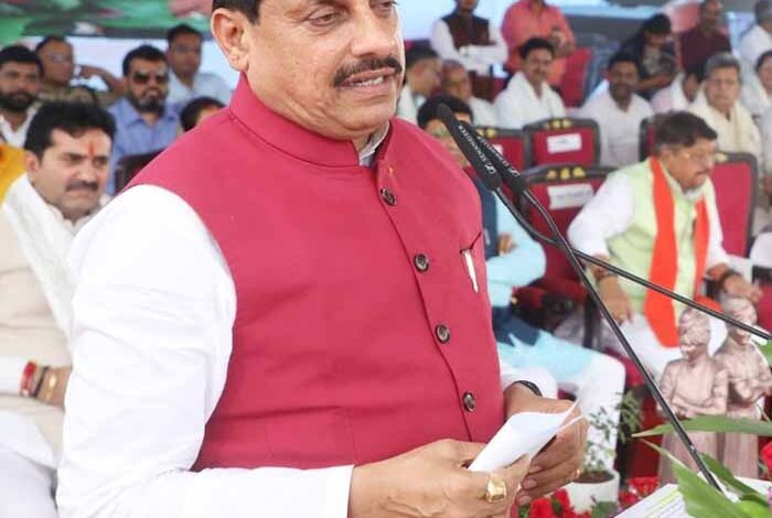 मुख्यमंत्री-ने-किया-भूमि-पूजन:-स्वामी-विवेकानंदजी-का-संपूर्ण-जीवन-त्याग,-सेवा-और-आत्मबोध-का-प्रतीक