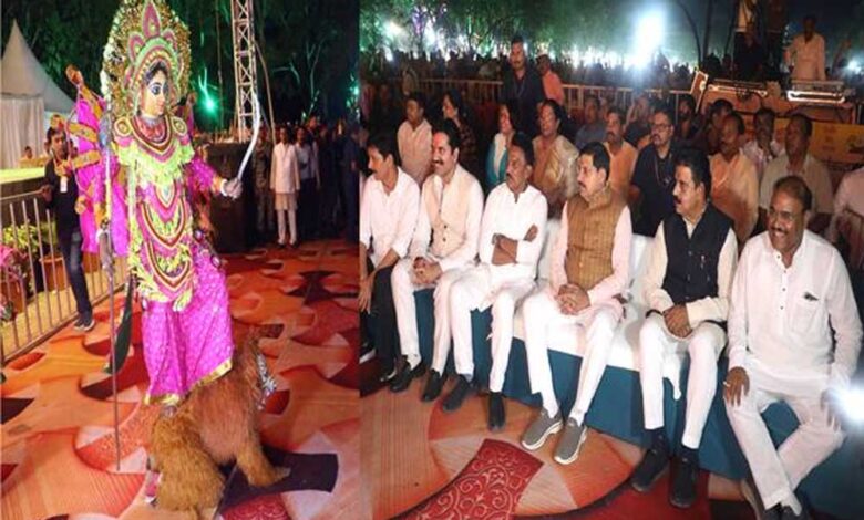 मुख्यमंत्री-डॉ.-यादव-लालबाग-में-चल-रहे-मालवा-उत्सव-में-हुये-शामिल