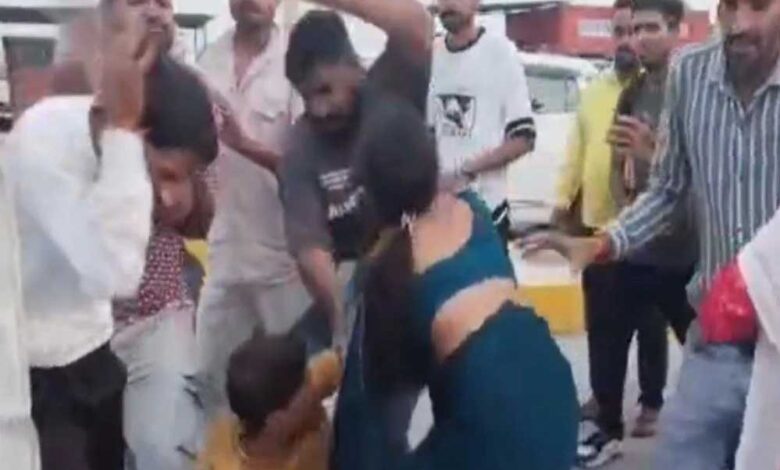 उज्जैन-में-हाईवे-पर-बने-टोल-नाके-के-कर्मचारियों-ने-महिलाओं-और-युवकों-को-पीटा,-5-गिरफ्तार