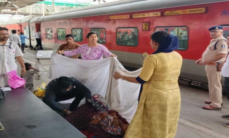 जबलपुर-रेलवे-स्टेशन-में-गूंजी-किलकारी,-संघमित्रा-एक्सप्रेस-में-यात्रा-कर-रही-मोतिहारी-की-मीना-का-प्लेटफार्म-में-हुआ-प्रसव