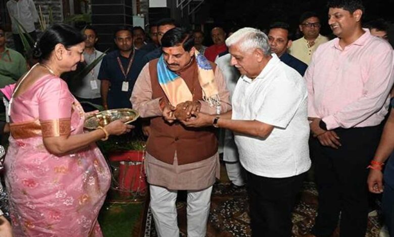 मुख्यमंत्री-डॉ.-यादव-ने-विधायक-विश्नोई-से-उनके-निवास-पर-की-भेंट