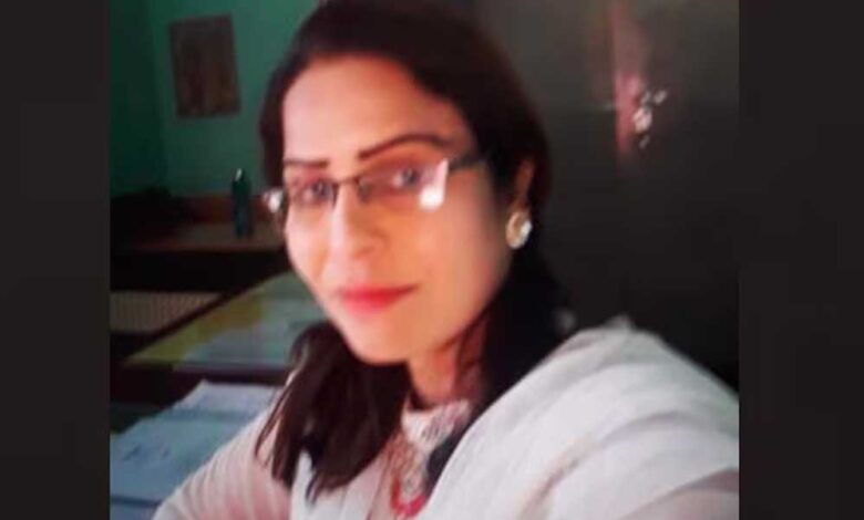 पाक-आर्मी-के-पक्ष-में-किया-सोशल-मीडिया-पोस्ट,-सरकारी-स्कूल-की-टीचर-सस्पेंड