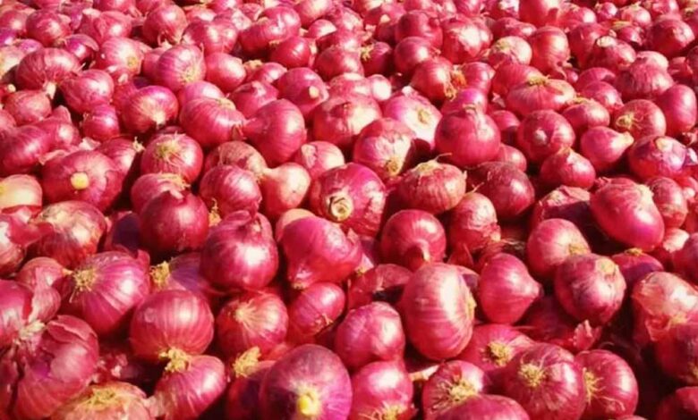 गुना-में-औंधे-मुंह-गिरे-प्याज-के-दाम,-5-रुपए-किलो-भी-कोई-नहीं-खरीद-रहा