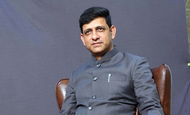 जलभराव से निपटने के लिए महापौर पुष्यमित्र भार्गव ने नगर निगम के अधिकारियों को अलर्ट रहने के लिए कहा