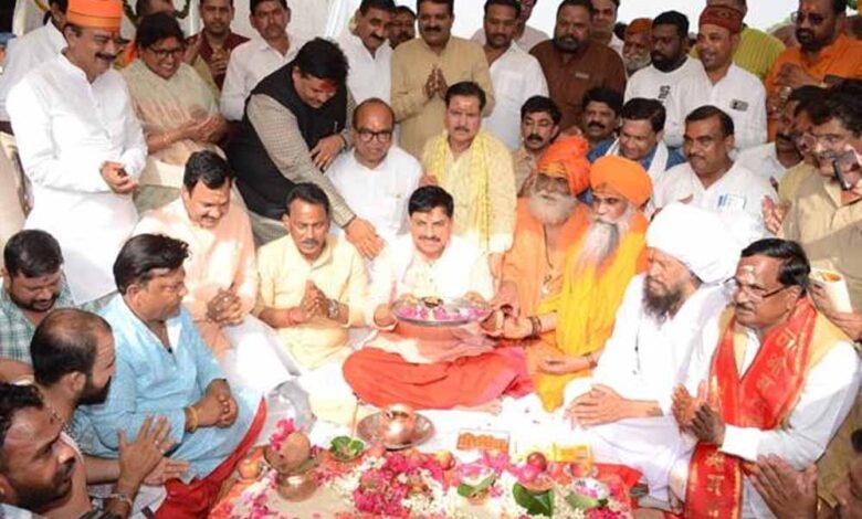 मुख्यमंत्री डॉ. यादव ने श्री अंगारेश्वर महादेव मंदिर में पूजन-अर्चन किया