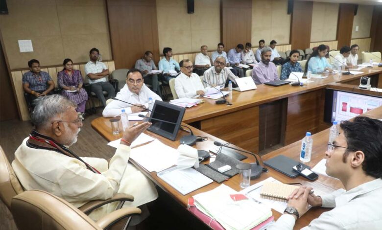 मंत्री-पटेल-ने-विभागीय-विषयों-की-समीक्षा-कर-दिए-निर्देश