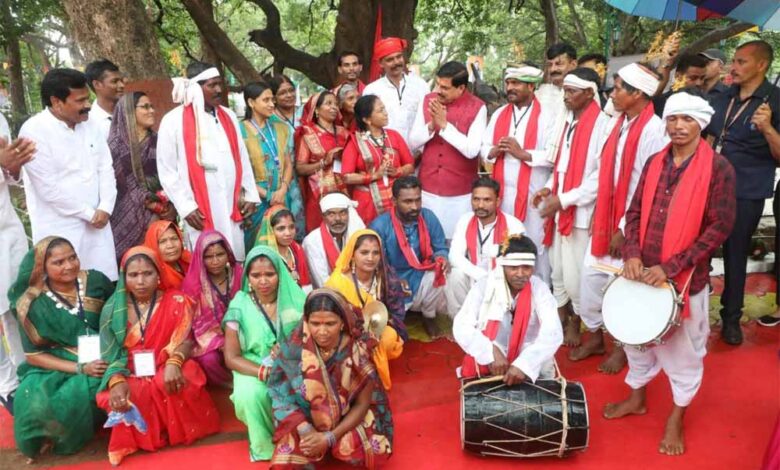 मुख्यमंत्री-डॉ.-यादव-ने-राजा-भभूत-सिंह-द्वारा-स्थापित-पवित्र-कोरकू-श्रद्धा-स्थल-पर-किया-नमन