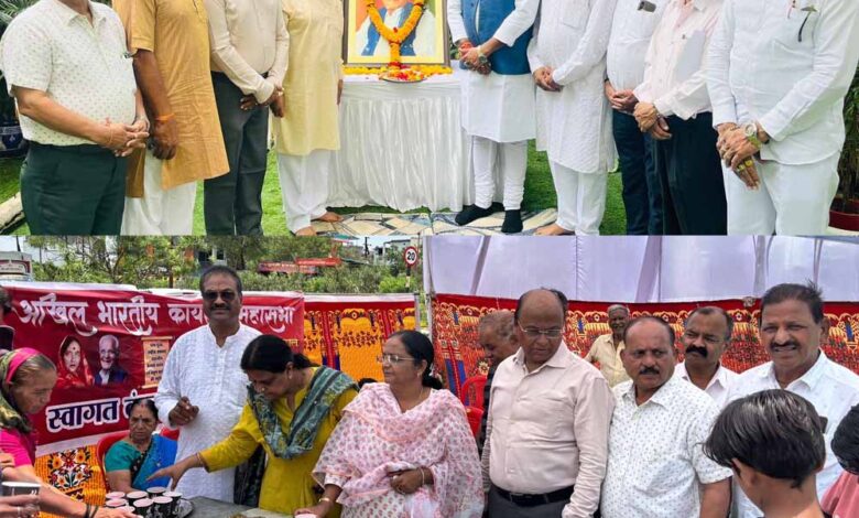 कैलाश-नारायण-सारंग-की-जयंती-पर-रोशनपुरा-चौराहे-पर-शरबत-वितरण