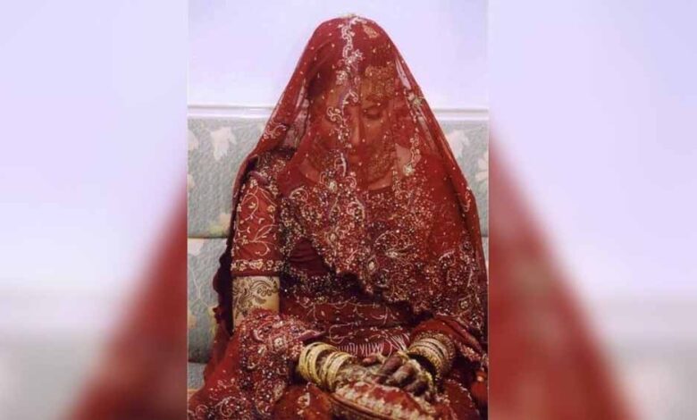 शहर-के-भारौली-रोड-पर-निरंजना-गार्डन-में-शादी-के-दौरान-लड़की-बदलने-का-मामला-सामने-आया,-दूल्हे-ने-शादी-से-किया-इंकार