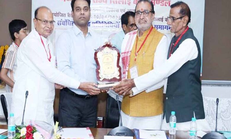 सिलाई-कला-मंडल-को-गुड-गवर्नेंस-मॉडल-के-रूप-में-करें-विकसित