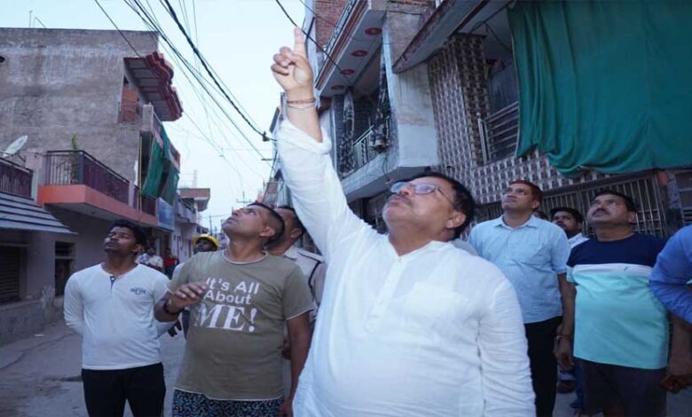 बिजली-उपभोक्ताओं-के-घर-पहुंचकर-ऊर्जा-मंत्री-ने-सुनी-समस्याएं