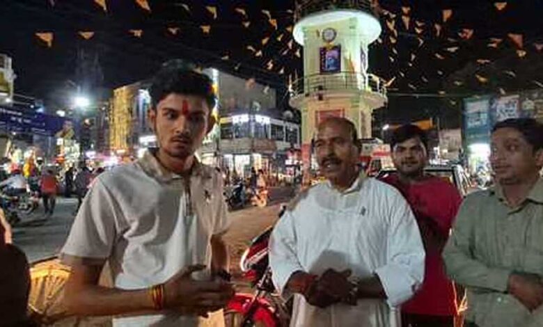 दमोह-शहर-की-सड़कों-पर-घूमे-केंद्रीय-मंत्री-खटीक-ने-लोगों-से-मुलाकात-की-और-उनका-हालचाल-जाना