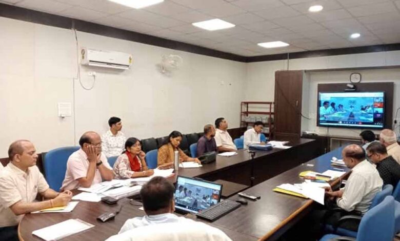 दलहन-तिलहन-फसलों-के-साथ-मोटे-किस्म-के-अनाज-उत्पादन-के-क्षेत्र-विस्तार-को-प्राथमिकता-दें-:-कमिश्नर-बीएस-जामोद