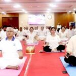 राज्यपाल-मंगुभाई-पटेल-के-नेतृत्व-में-राजभवन-में-हुआ-सामूहिक-योगाभ्यास