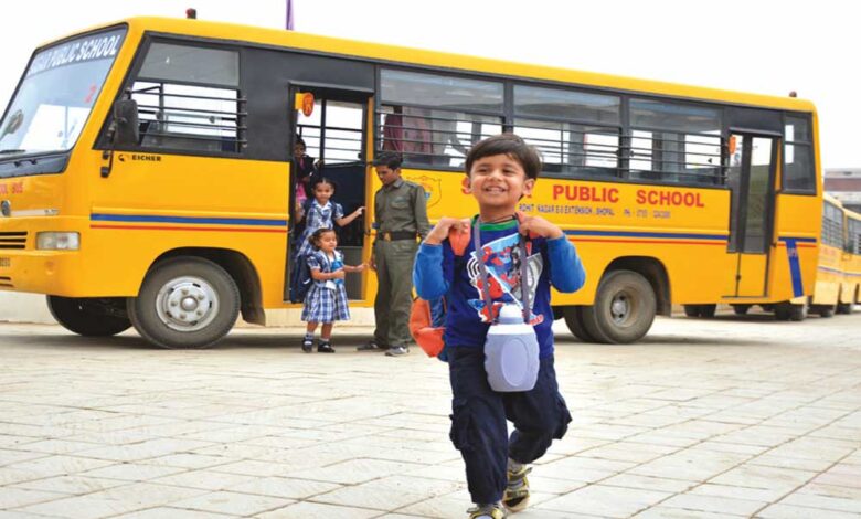 स्कूल-के-छात्र-छात्राओं-का-परिवहन-करने-वाले-वाहनों-को-ओवरलोडिंग-न-करने-की-चेतावनी