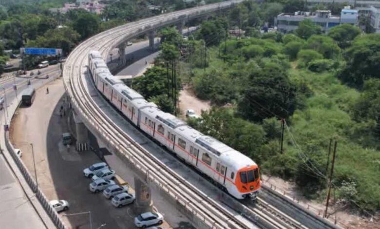 metro-project:-टनल-बोरिंग-मशीनों-को-प्लेटफार्म-नंबर-छह-की-ओर-जमीन-में-उतारी-जाएगी,-लेकिन-बारिश-में-ये-संभव-नहीं-होगा