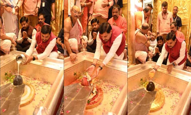 सीएम-डॉ-मोहन-ने-बाबा-काशी-विश्वनाथ-के-किए-दर्शन,-महादेव-से-की-mp-की-सुख-समृद्धि-की-कामना