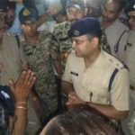 शिक्षक-की-हत्या-से-आक्रोशित-ग्रामीणों-ने-किया-सड़क-जाम,-आरोपियों-पर-बुलडोजर-की-मांग