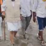 सीएम-के-आदेश-ने-फंसा-दिया-मंत्री-को,-कीचड़-में-पैदल-चलने-की-नौबत