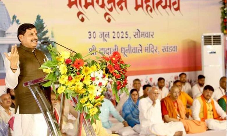 लाखों-भक्तों-की-आस्था-और-श्रद्धा-का-प्रतीक-है-धूनी-वाले-दादा-का-मंदिर:-मुख्यमंत्री-डॉ.-यादव