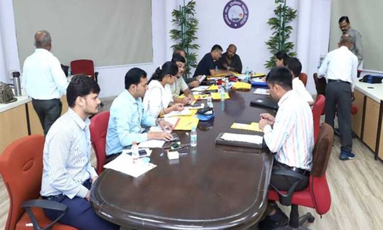 सरकारी-नौकरी-पाने-की-खुशी-चेहरों-पर-झलकी