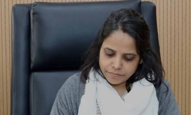 कलेक्टर नेहा ने मारव्या पत्रकारों के बिना अनुमति कलेक्ट्रेट में प्रवेश को प्रतिबंधित कर दिया था, अब लिया यू-टर्न